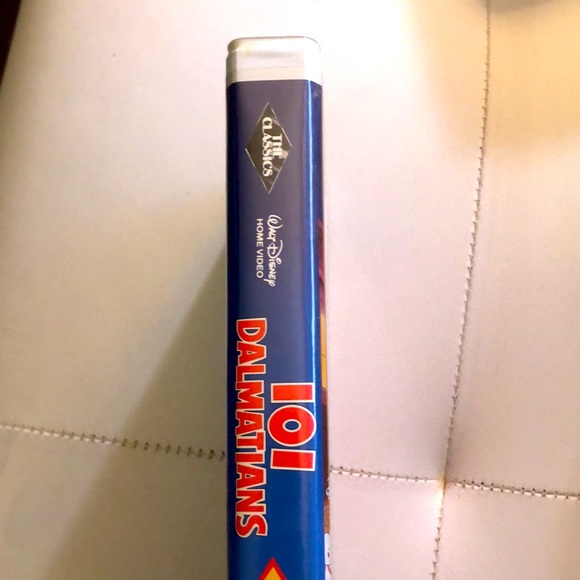 Walt Disney’s 101 Dalmatians - Picture 3 of 3